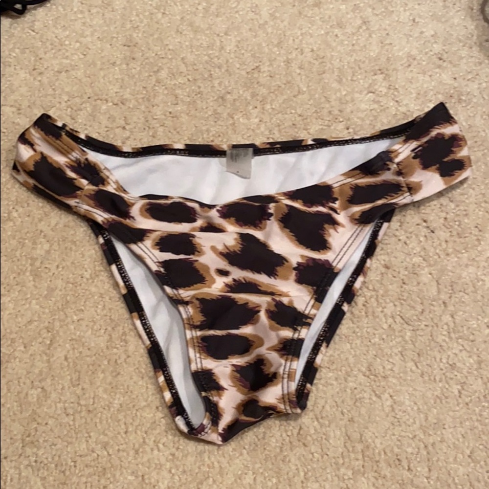 Leopard bottoms! Size S!